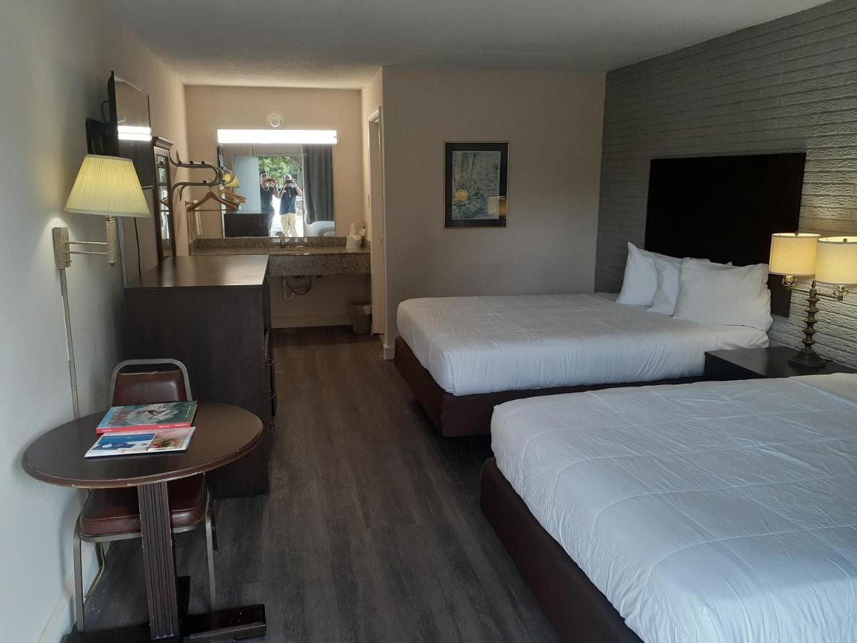Rodeway Inn & Suites Wilmington North Habitación foto